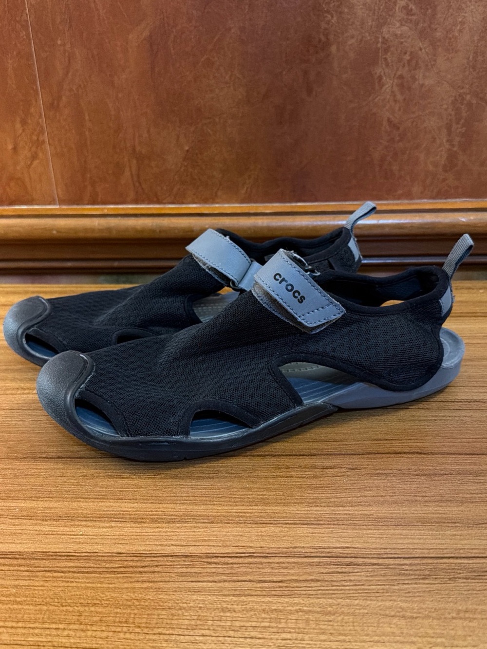 Crocs Swiftwater Mesh Sandals Women Size 9 Black Grey Water Shoes